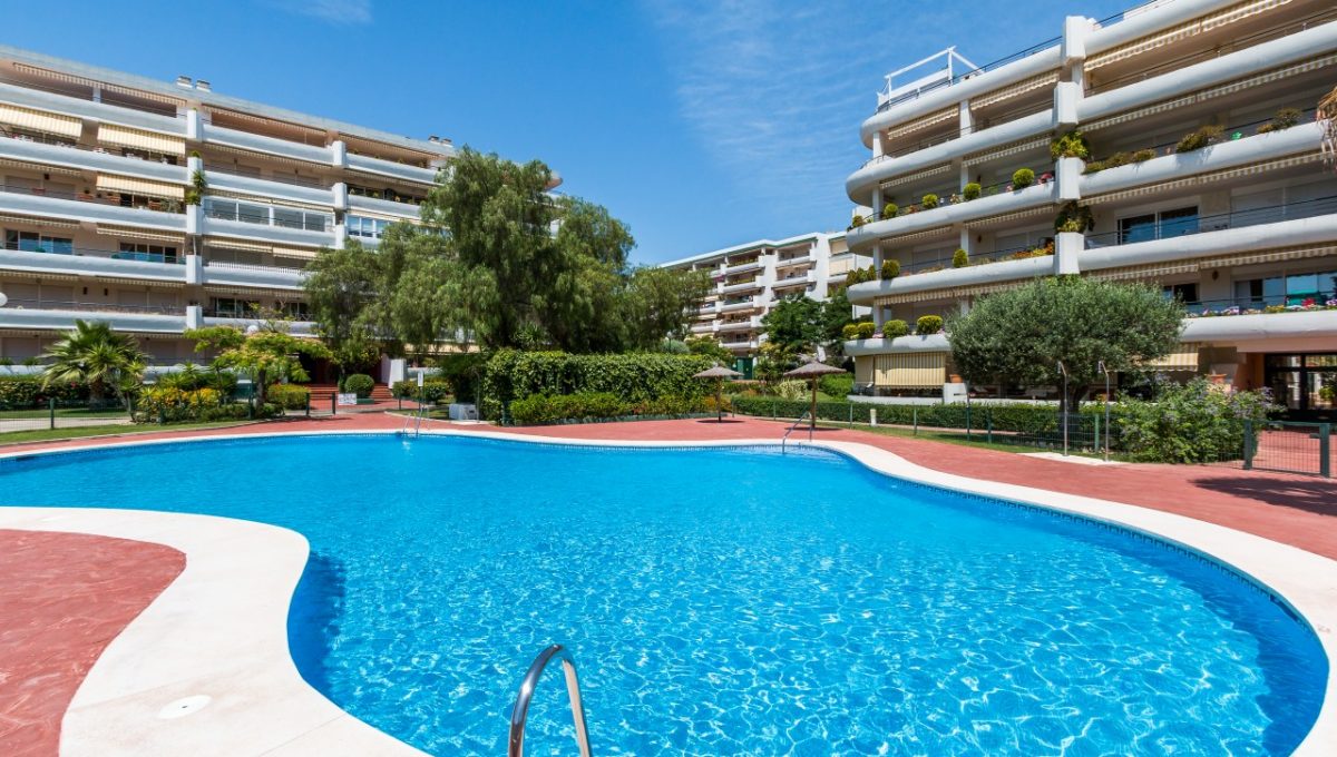 1-POOL-DISCOUNT-PROPERTY-CENTER-MARBELLA-1
