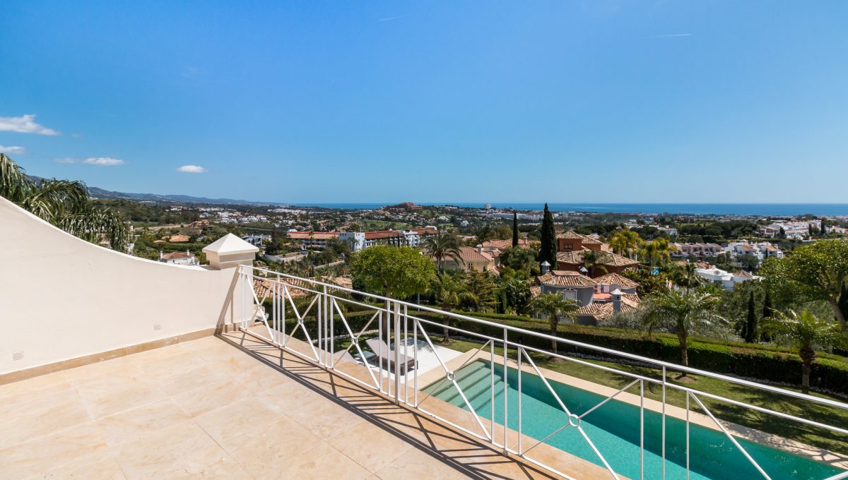 villa-for-sale-in-la-quinta-master-sea-view-terraces