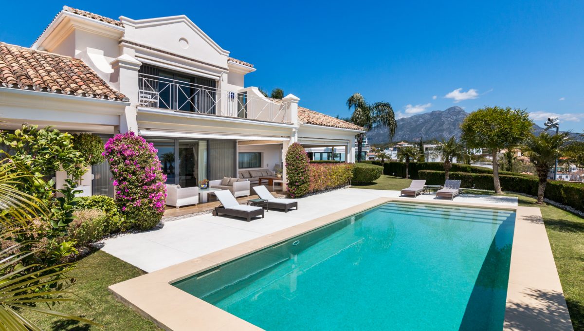 villa-for-sale-in-la-quinta-private-pool
