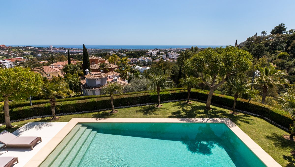 villa-for-sale-in-la-quinta-private-pool-and-gardens